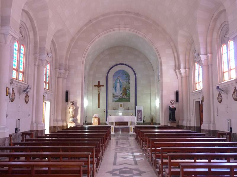 Nave de la capilla vista desde el fondo